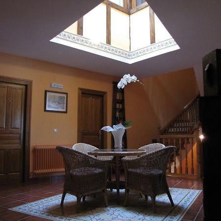Hostal Rural Huartearena Iza Bagian luar foto