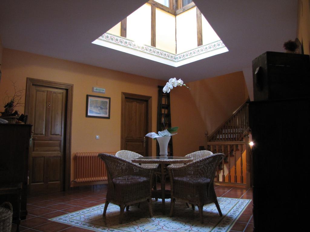 Hostal Rural Huartearena Iza Bagian luar foto