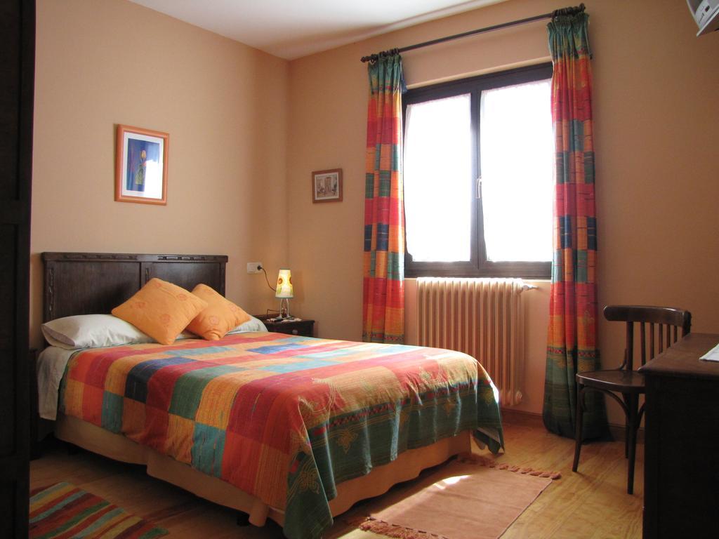 Hostal Rural Huartearena Iza Bagian luar foto